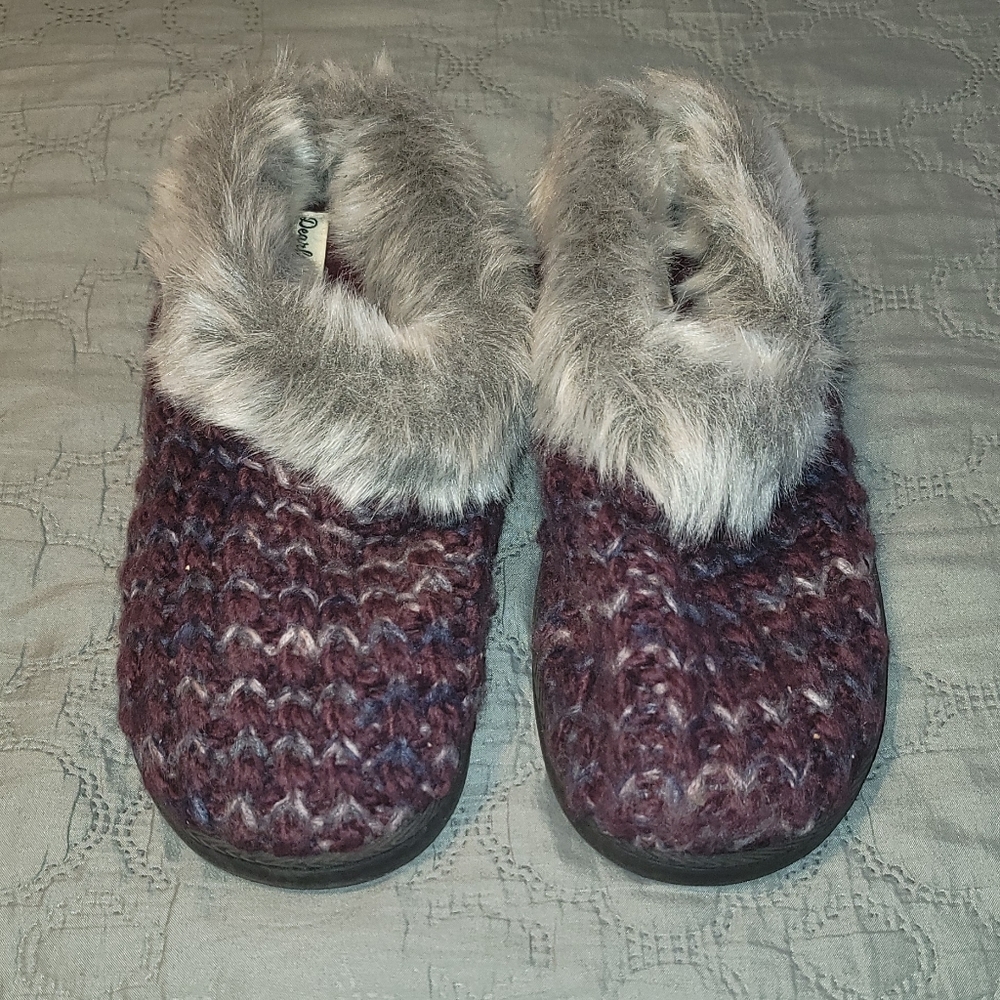 Dearfoams Slippers - Large (9 -10)